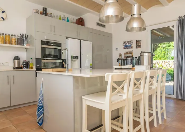 Вилла Binimigi Binisafua