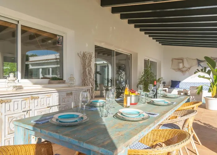 Вилла Binimigi Binisafua